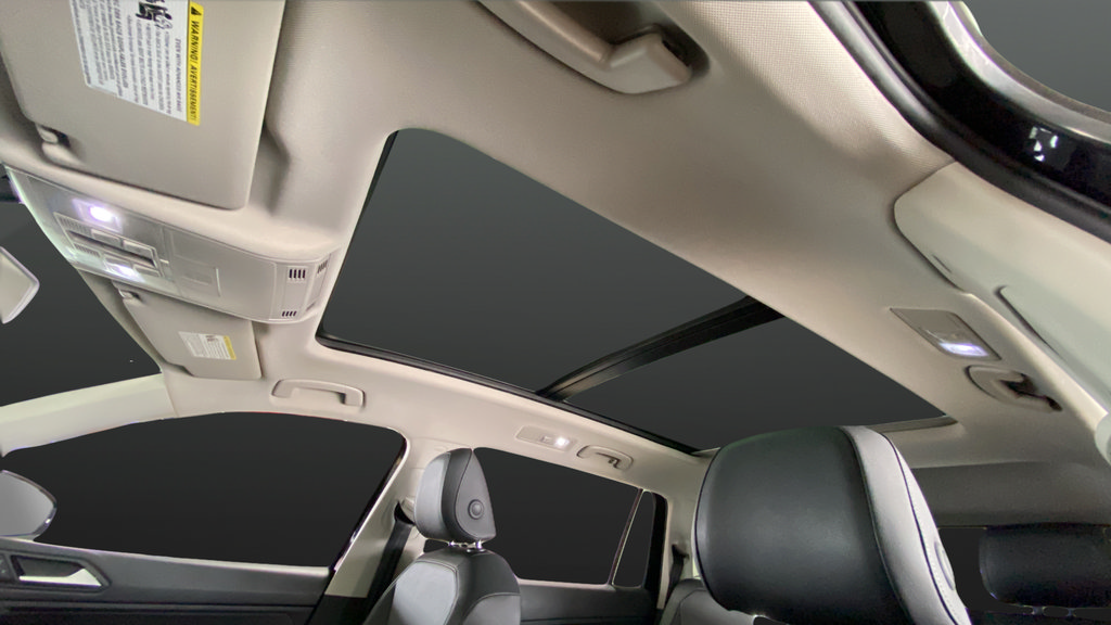 Used 2019 Volkswagen Tiguan SE w/ Panoramic Sunroof Package AWD/4WD image 12