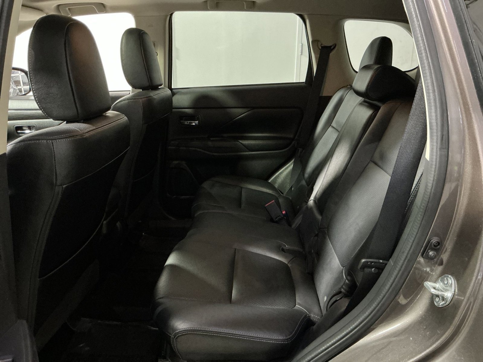 Used 2018 Mitsubishi Outlander GT AWD/4WD image 31