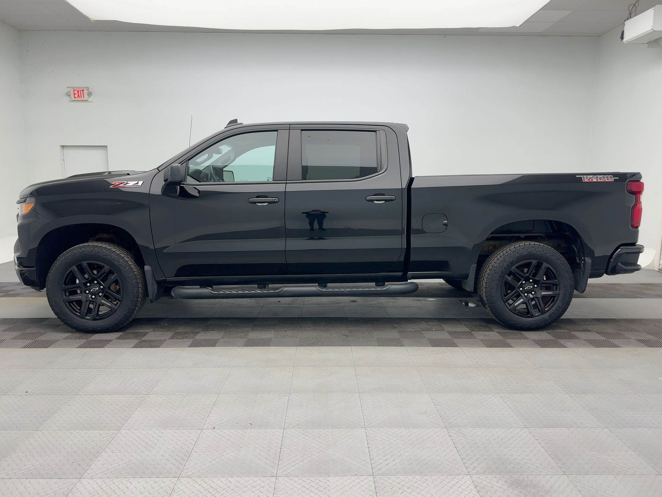 Certified 2023 Chevrolet Silverado 1500 Custom Trail Boss w/ LPO, Dark Essentials Package image 2