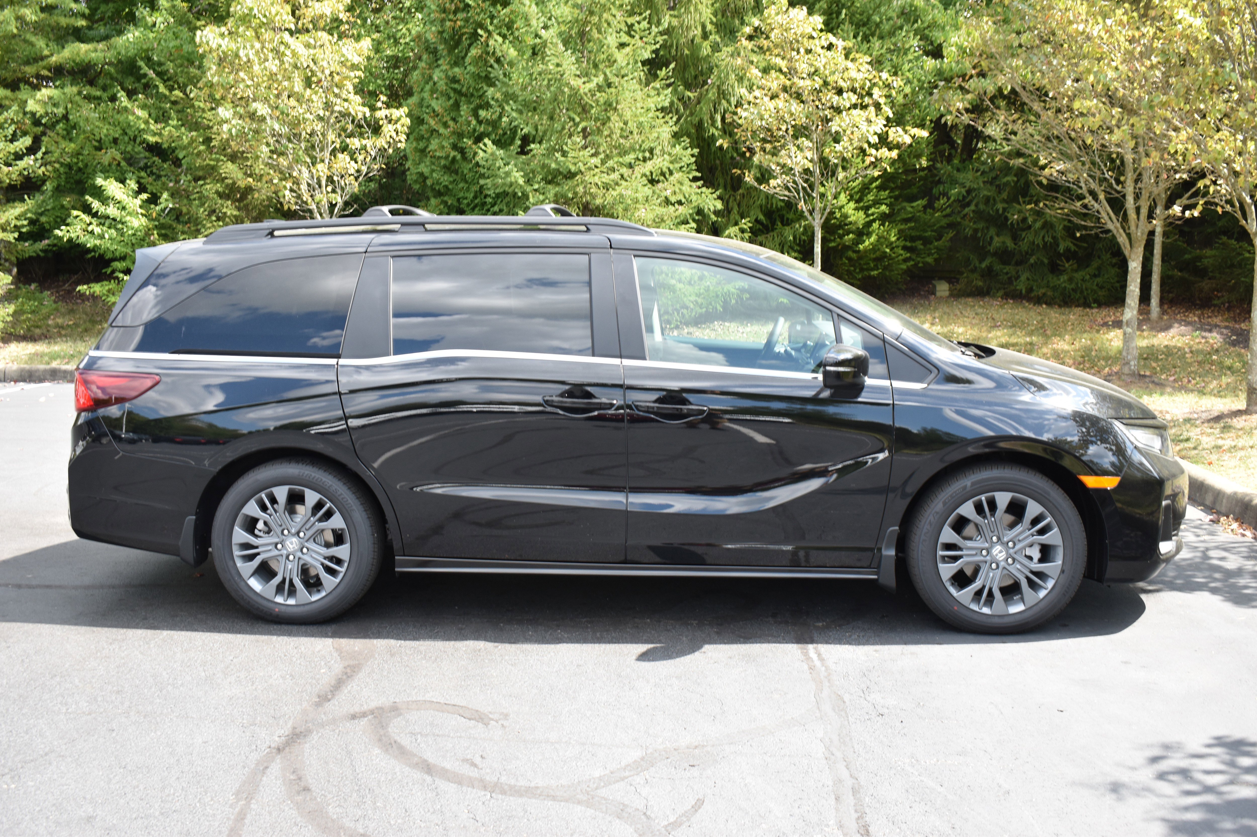 New 2026 Honda Odyssey Touring image 9