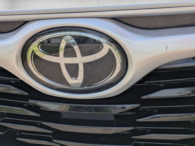 Used 2022 Toyota Highlander XLE AWD/4WD image 9