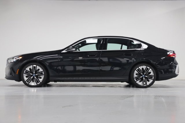 Used 2024 BMW i5 eDrive40i w/ Premium Package RWD image 11