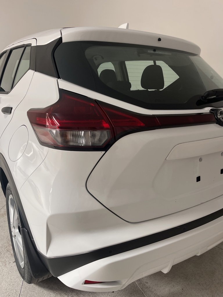 Used 2022 Nissan Kicks S image 13
