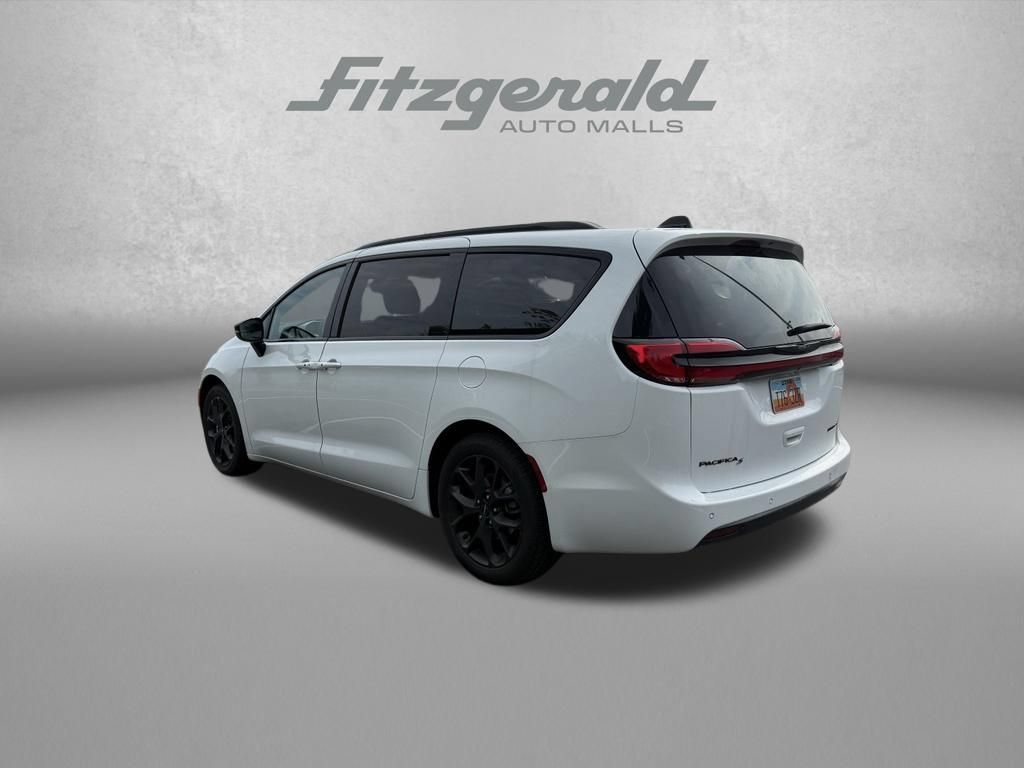 Used 2025 Chrysler Pacifica Limited FWD image 6