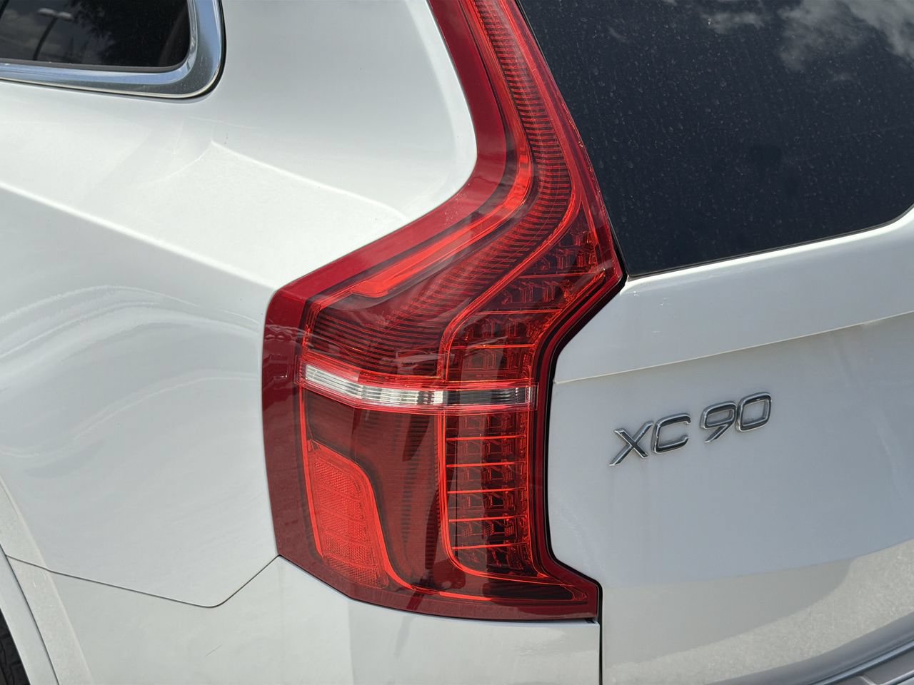 Used 2017 Volvo XC90 T6 Momentum w/ Vision Package AWD/4WD image 7