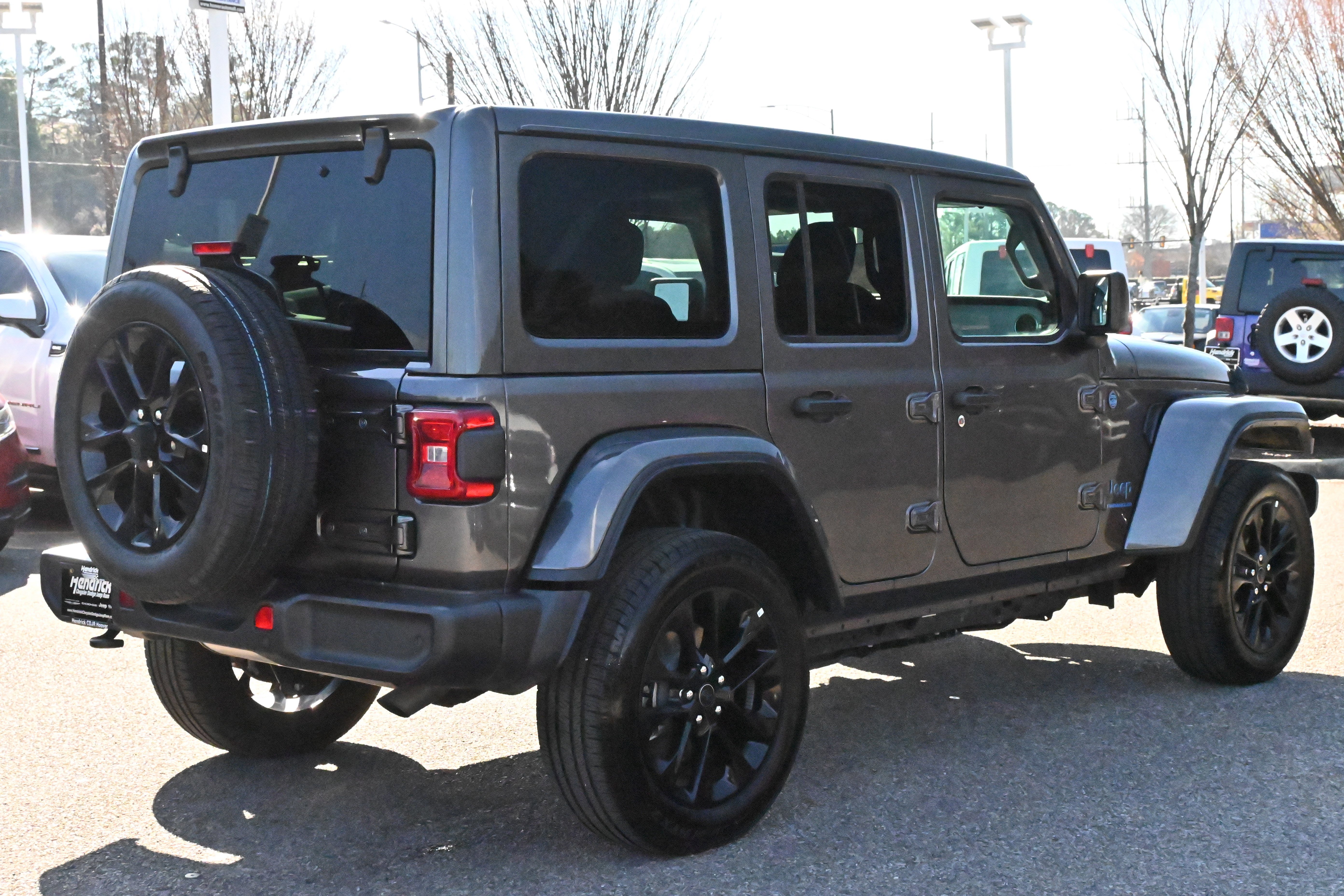 Used 2025 Jeep Wrangler Sahara w/ Safety Group image 18