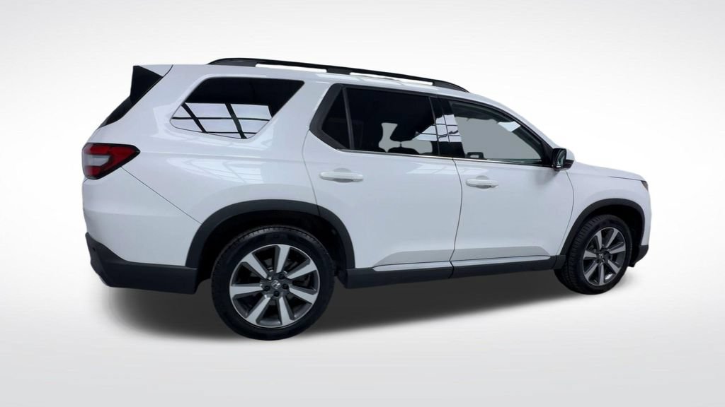 Used 2024 Honda Pilot Touring image 10