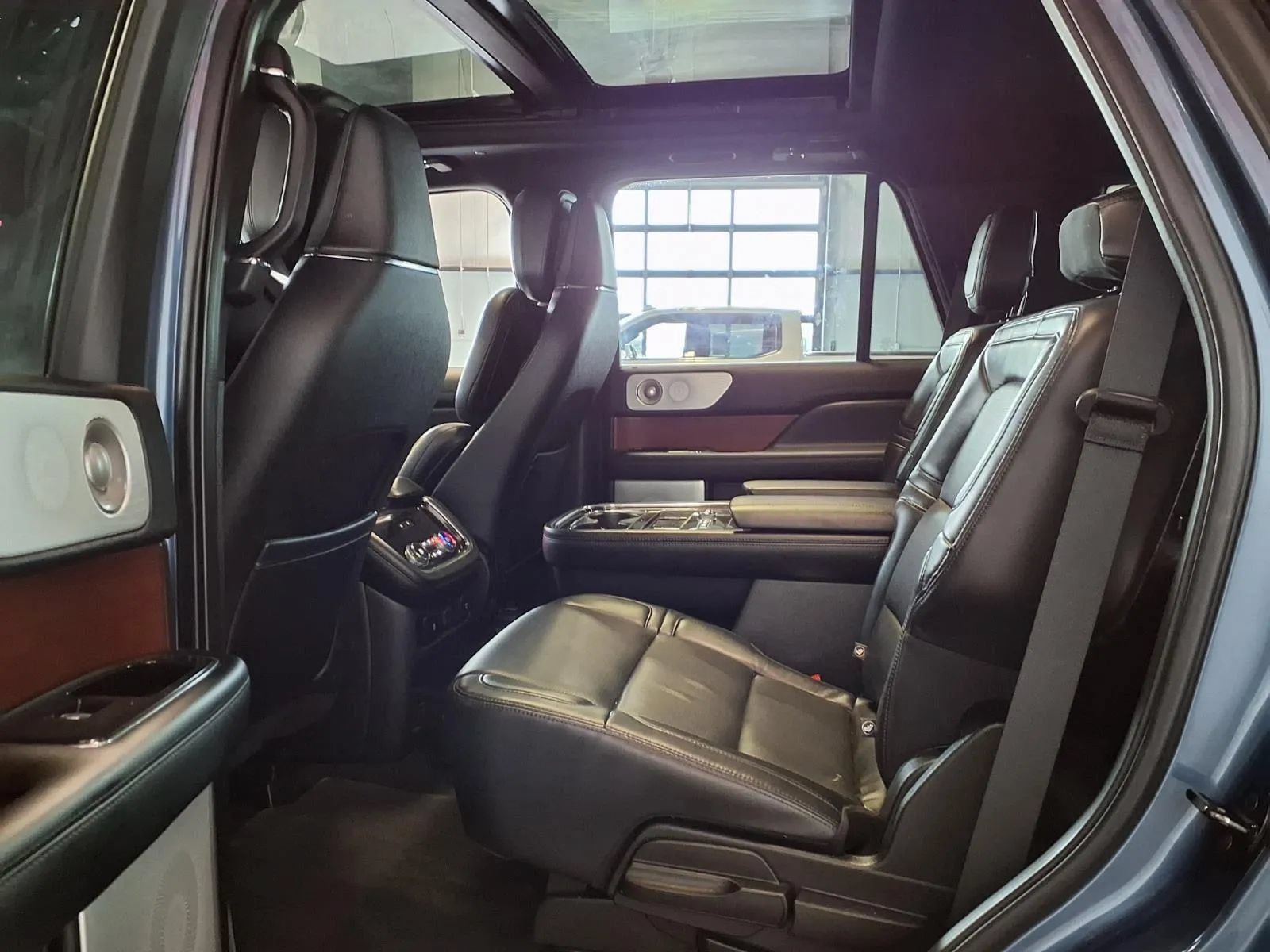 Used 2020 Lincoln Navigator Reserve w/ Luxury Package AWD/4WD image 16