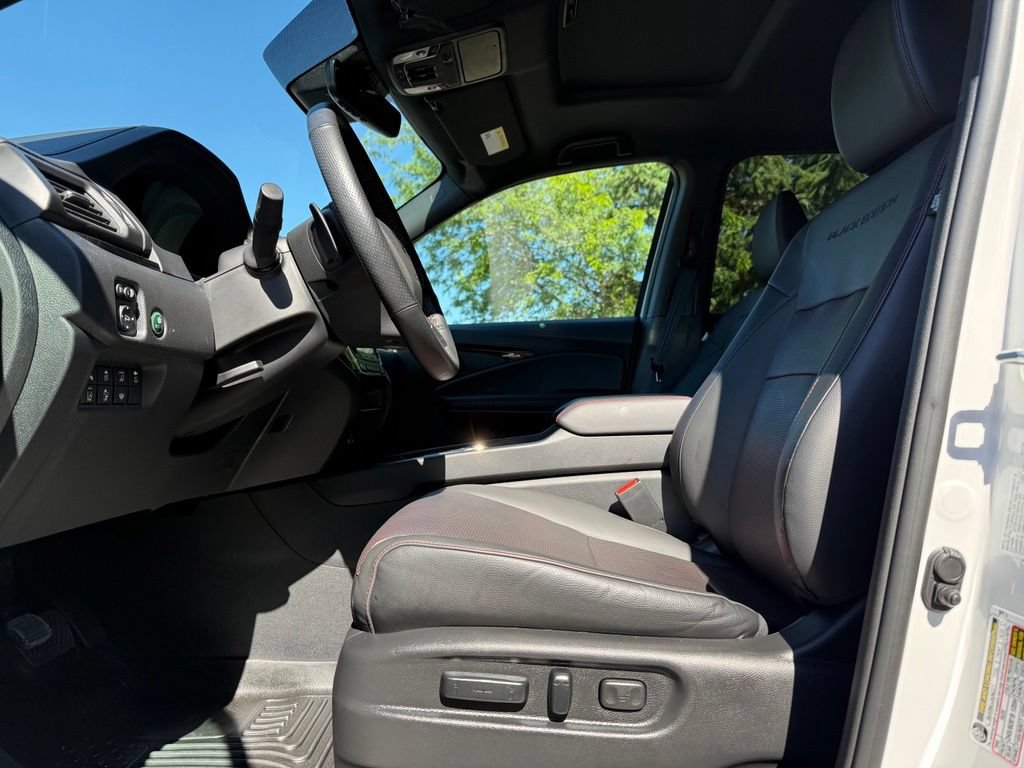 Used 2025 Honda Ridgeline Black Edition image 12