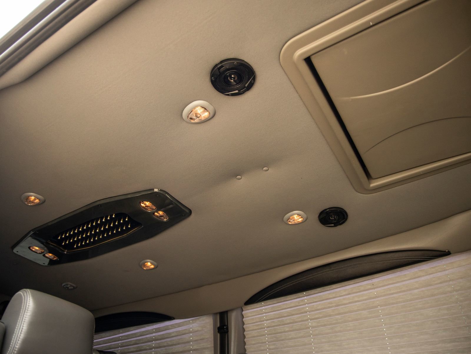 Used 2020 Mercedes-Benz Sprinter 2500 image 32