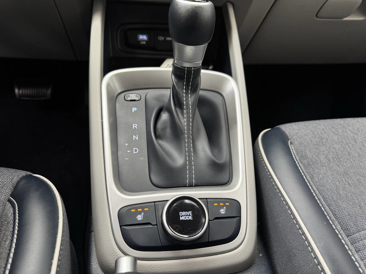 Used 2023 Hyundai Venue Limited w/ Cargo Package image 36