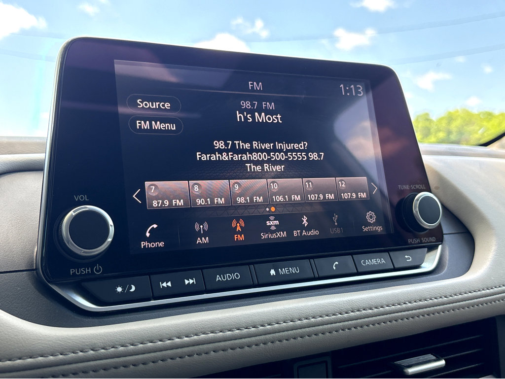 Used 2025 Nissan Rogue SV w/ SV Premium Package image 10