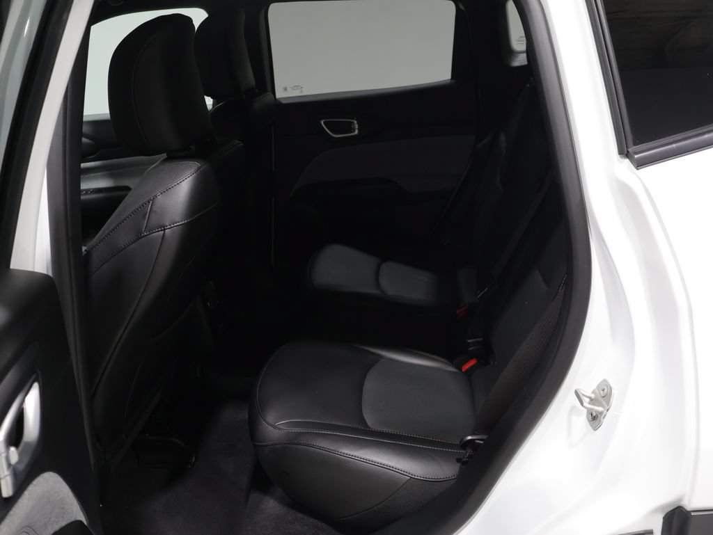 Used 2023 Jeep Compass Latitude AWD/4WD image 18