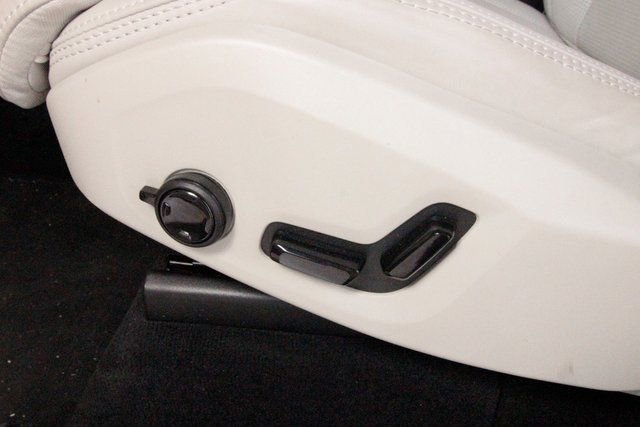 Used 2025 Volvo XC90 B6 Ultra w/ Protection Package image 14