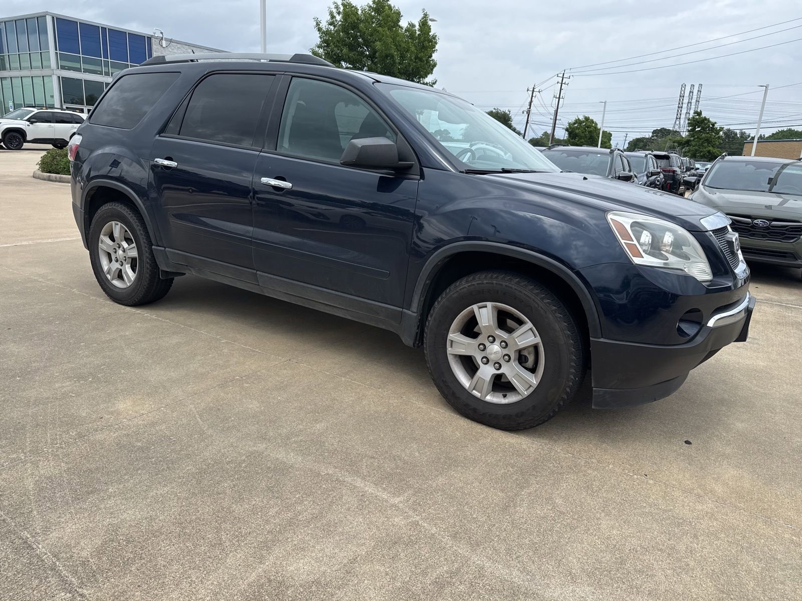 Used 2012 GMC Acadia SLE image 1