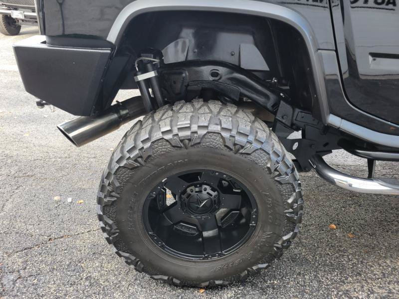 Used 2005 HUMMER H2 SUT w/ Preferred Equipment Group AWD/4WD image 30