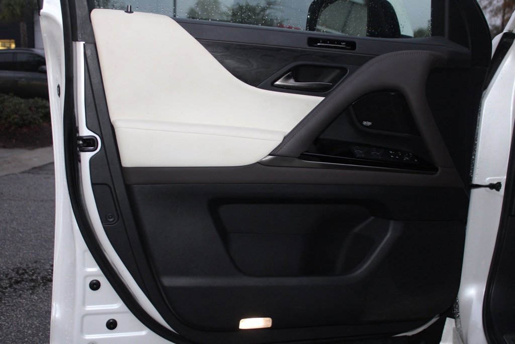 Used 2022 Lexus LX 600 4WD w/ Luxury Package image 10