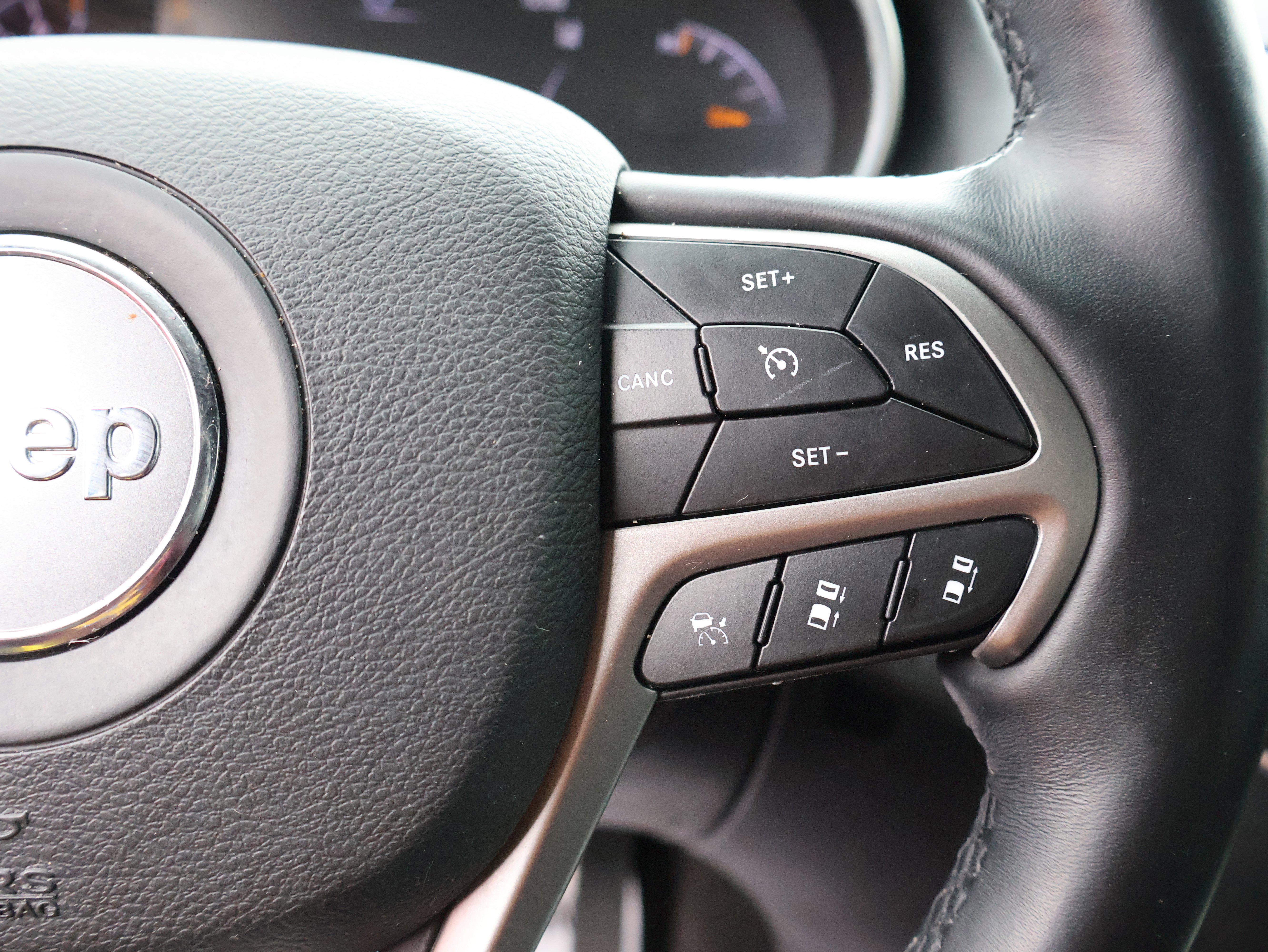 Used 2021 Jeep Grand Cherokee Limited w/ Luxury Group II image 35