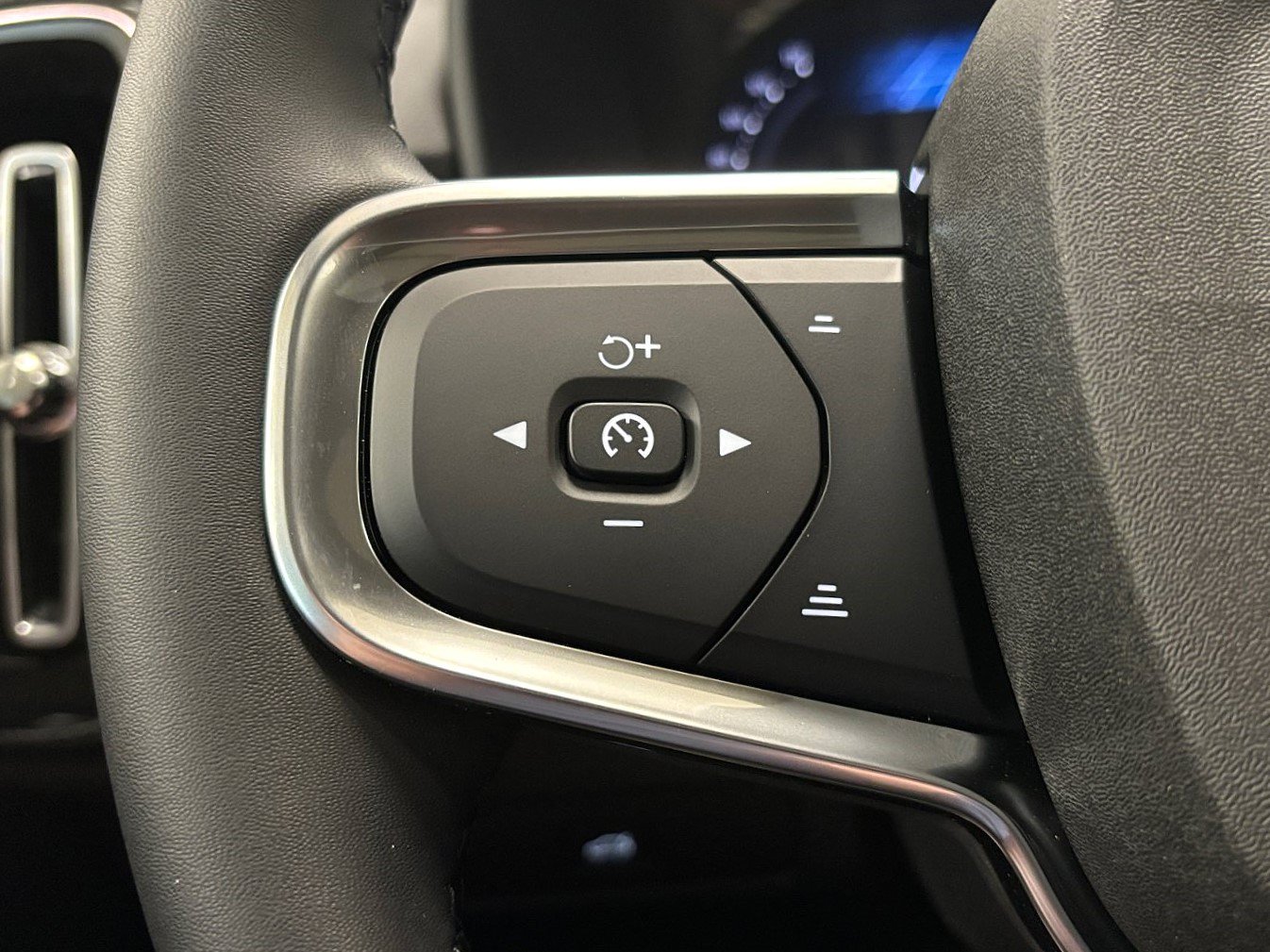 New 2026 Volvo XC40 B5 Plus AWD/4WD image 36