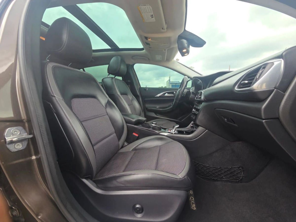Used 2019 INFINITI QX30 FWD image 5