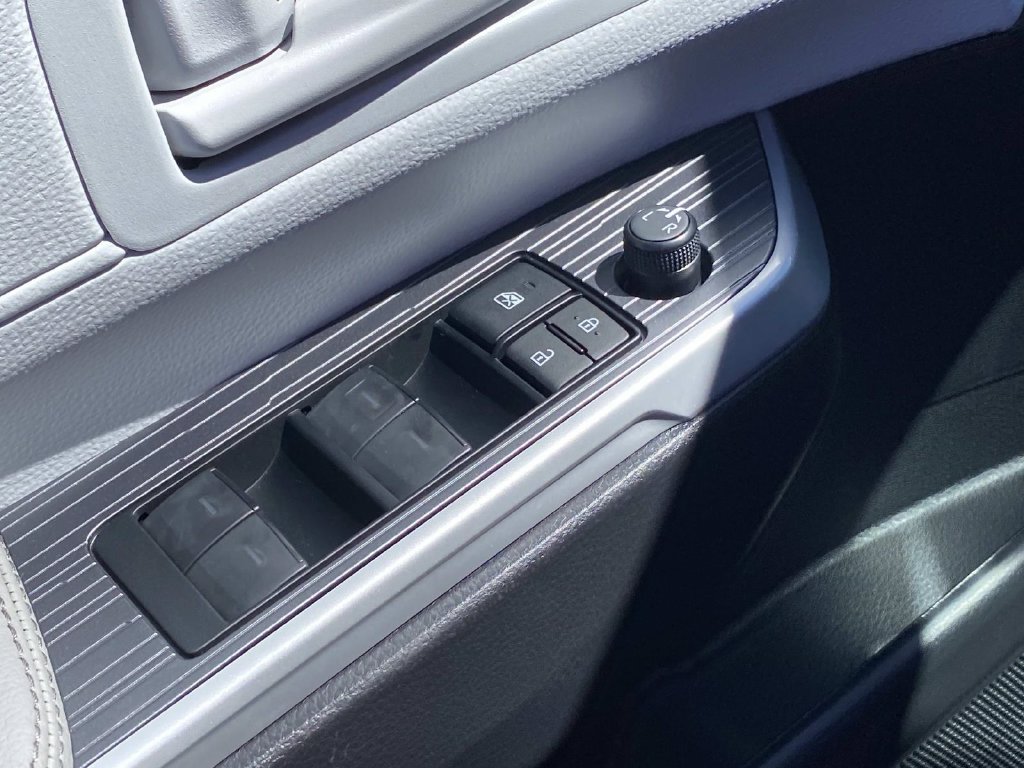 New 2026 Toyota Sienna LE FWD image 15