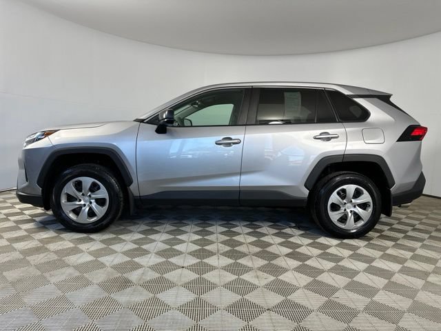 Used 2023 Toyota RAV4 LE AWD/4WD image 4