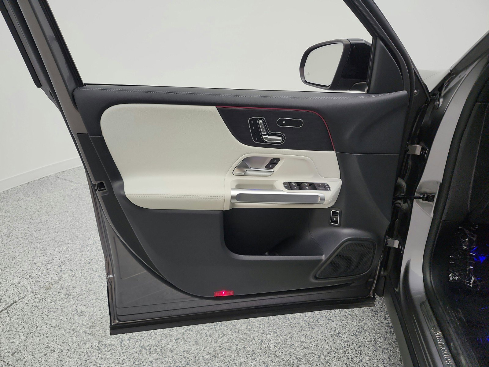 Used 2023 Mercedes-Benz GLB 250 image 14