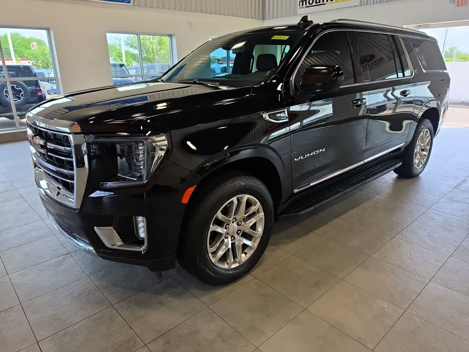 Used 2023 GMC Yukon XL SLT AWD/4WD image 1