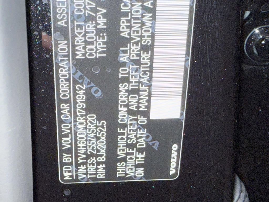 Used 2024 Volvo XC60 T8 Ultimate w/ Climate Package image 32