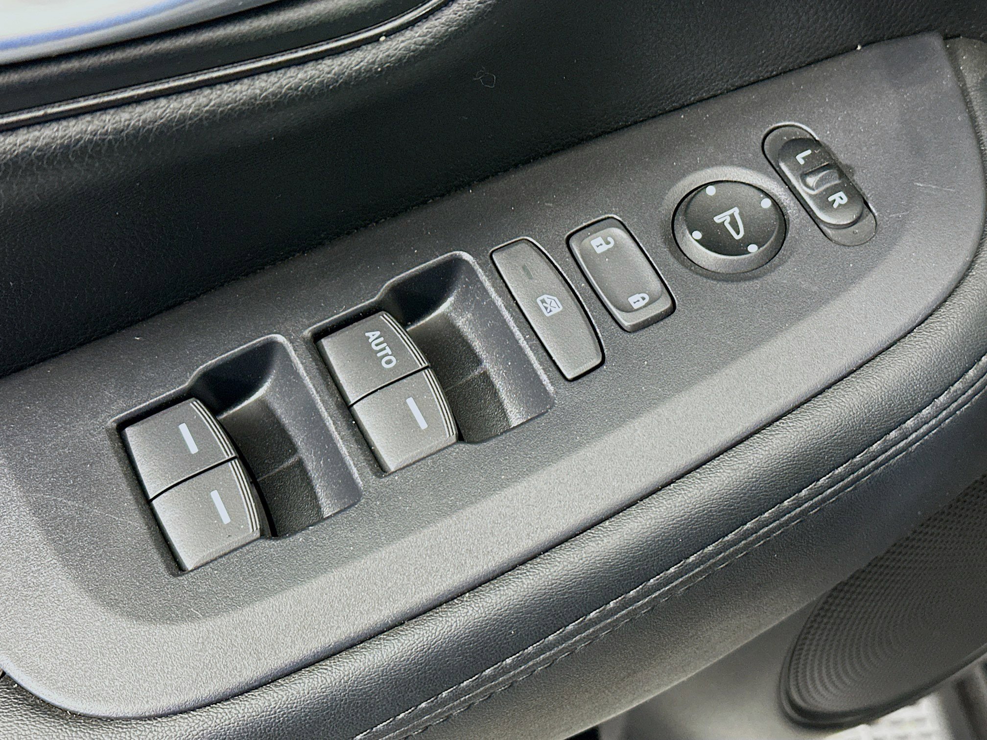 Used 2025 Honda HR-V LX image 15