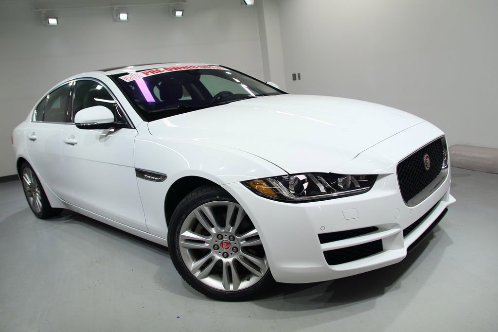 Used 2019 Jaguar XE Prestige image 10