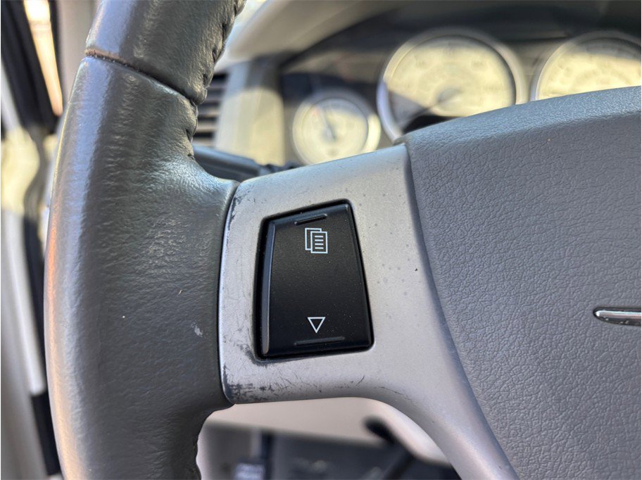 Used 2010 Chrysler Town & Country Limited image 24