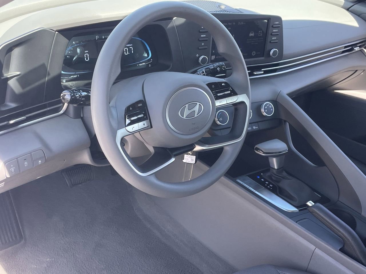 Certified 2025 Hyundai Elantra SE image 17