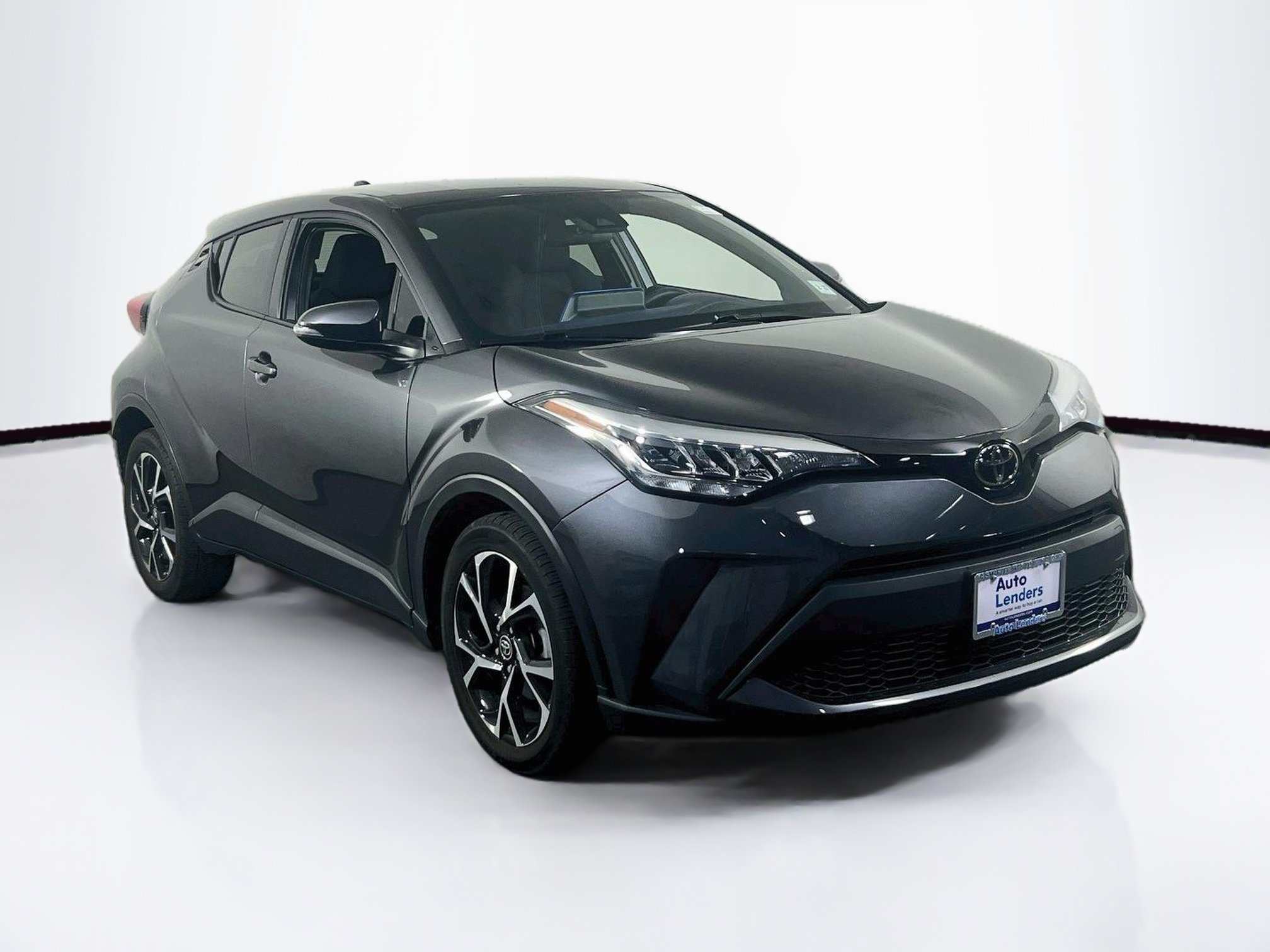 Used 2021 Toyota C-HR XLE FWD image 3