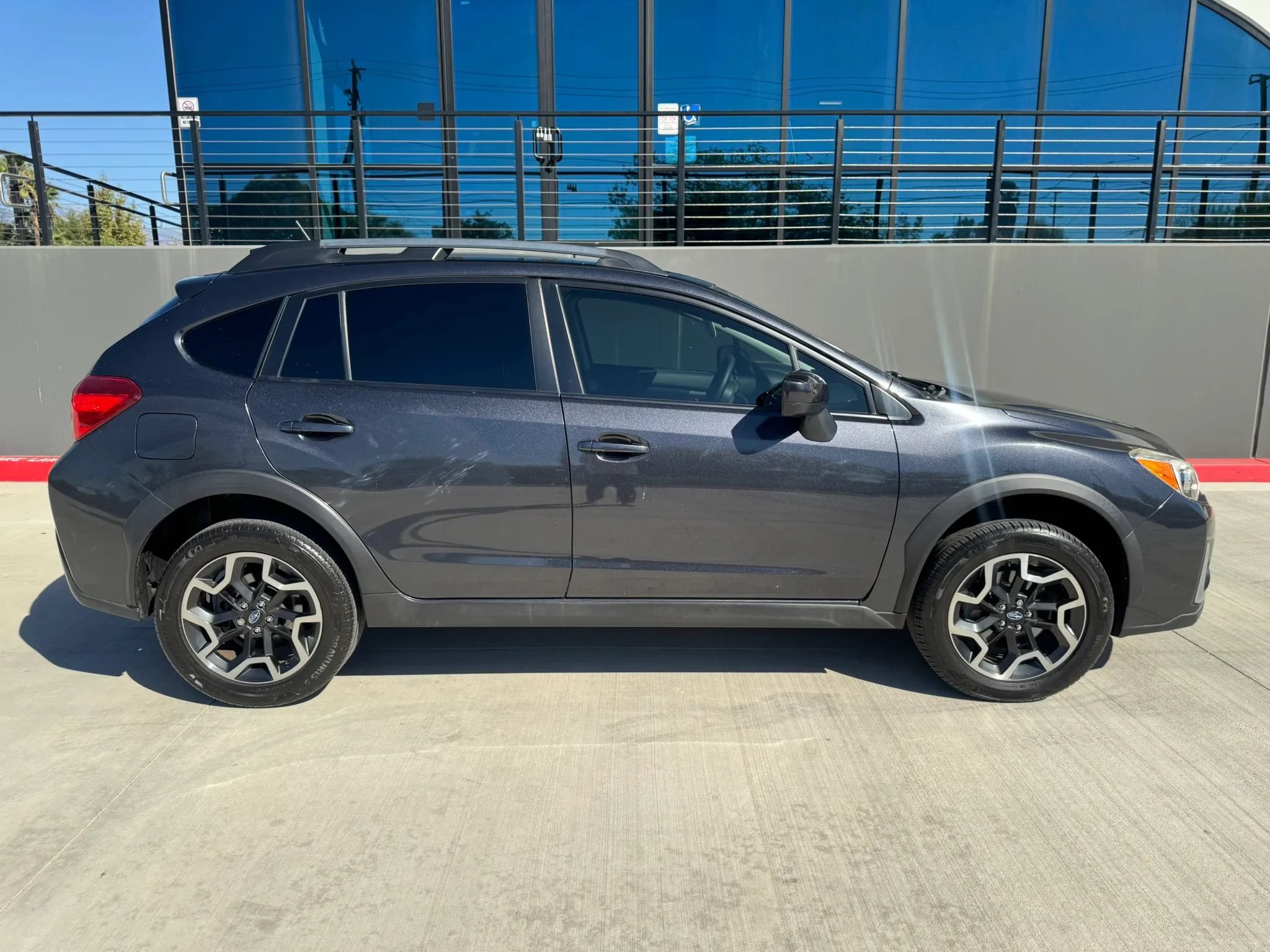 Used 2016 Subaru Crosstrek 2.0i Premium AWD/4WD image 3