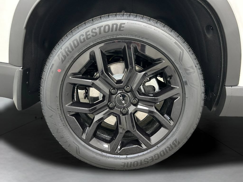 Used 2025 Honda Pilot Touring image 10