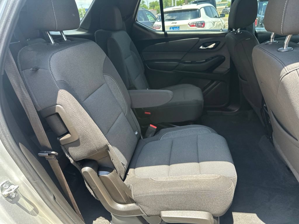 Used 2022 Chevrolet Traverse LT FWD image 23