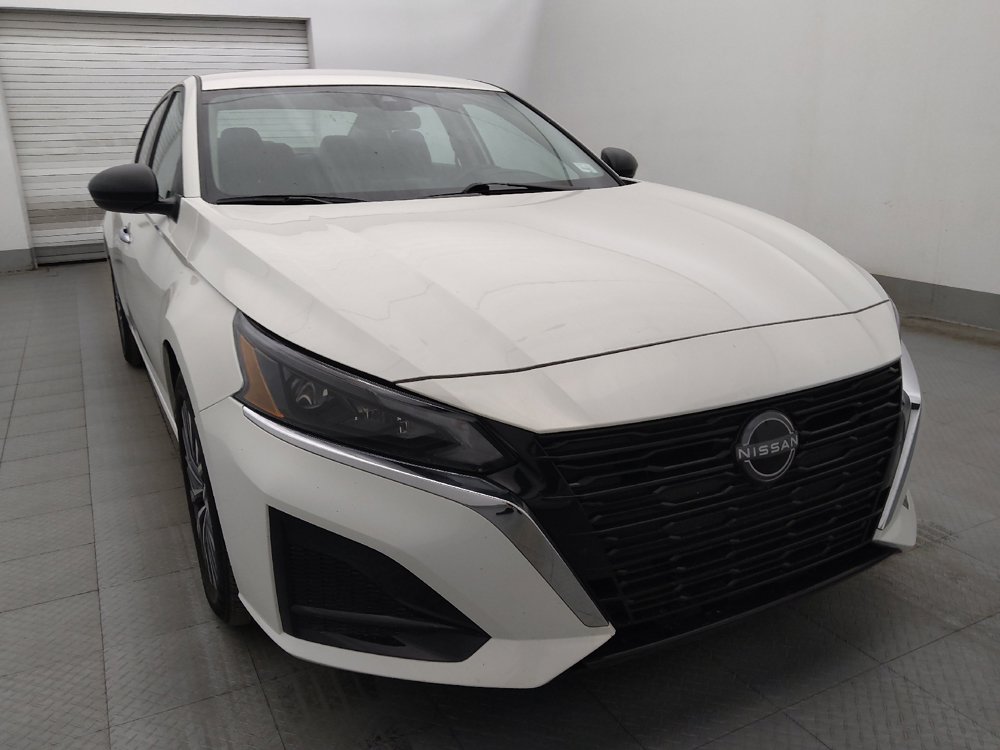 Used 2025 Nissan Altima 2.5 SV FWD image 13