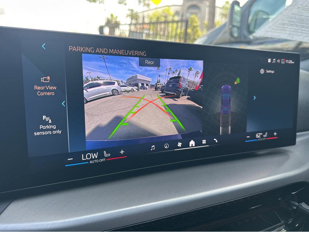 Used 2025 BMW 230i Coupe w/ M Sport Package image 6