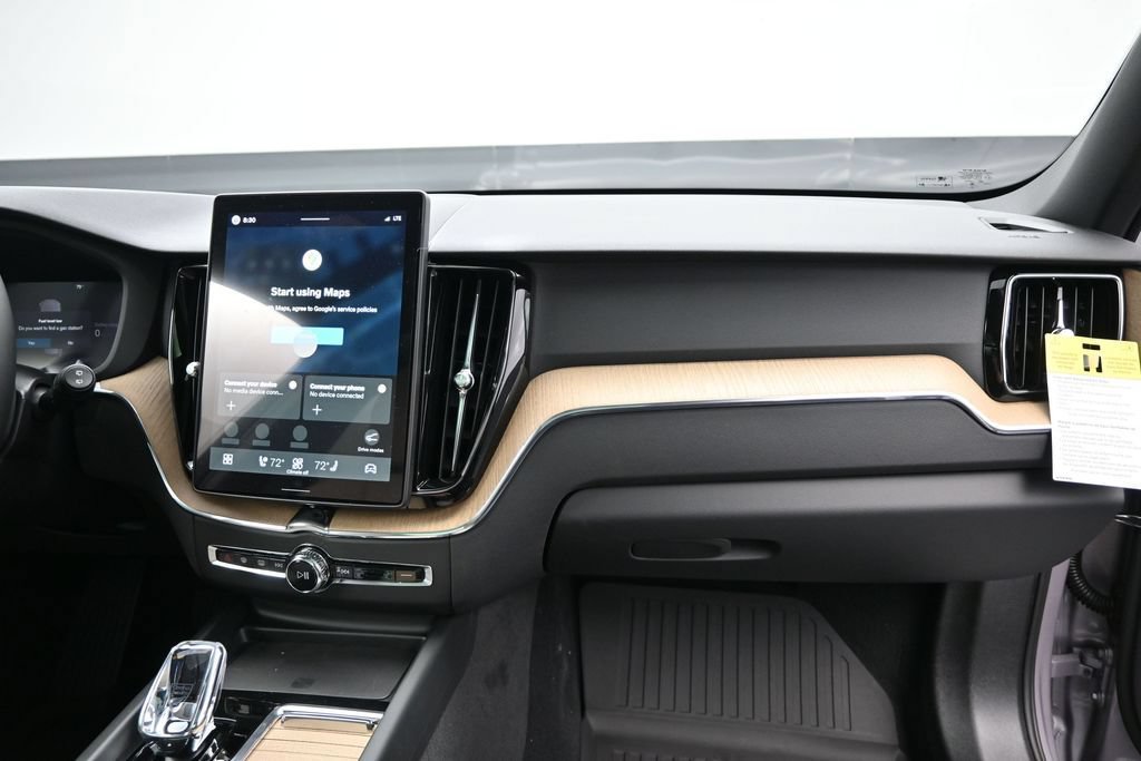 New 2026 Volvo XC60 T8 Plus w/ Climate Package PRO AWD/4WD image 21