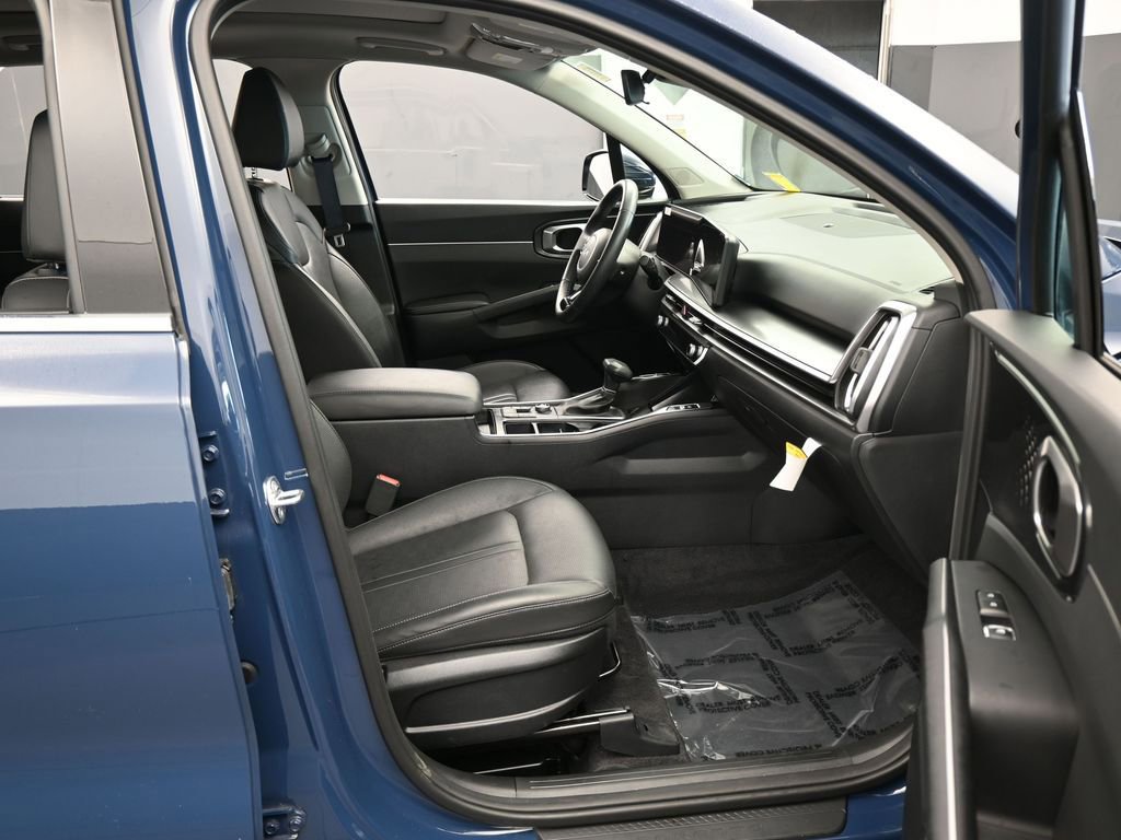 Used 2025 Kia Sorento S w/ Panoramic Sunroof Package image 41