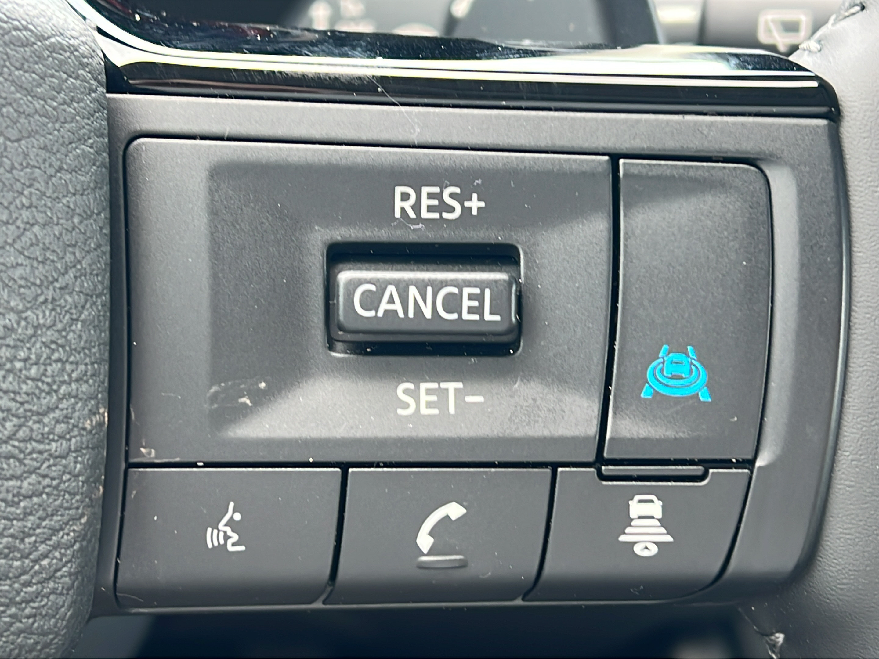 Used 2025 Nissan Rogue SL w/ SL Premium Package FWD image 25