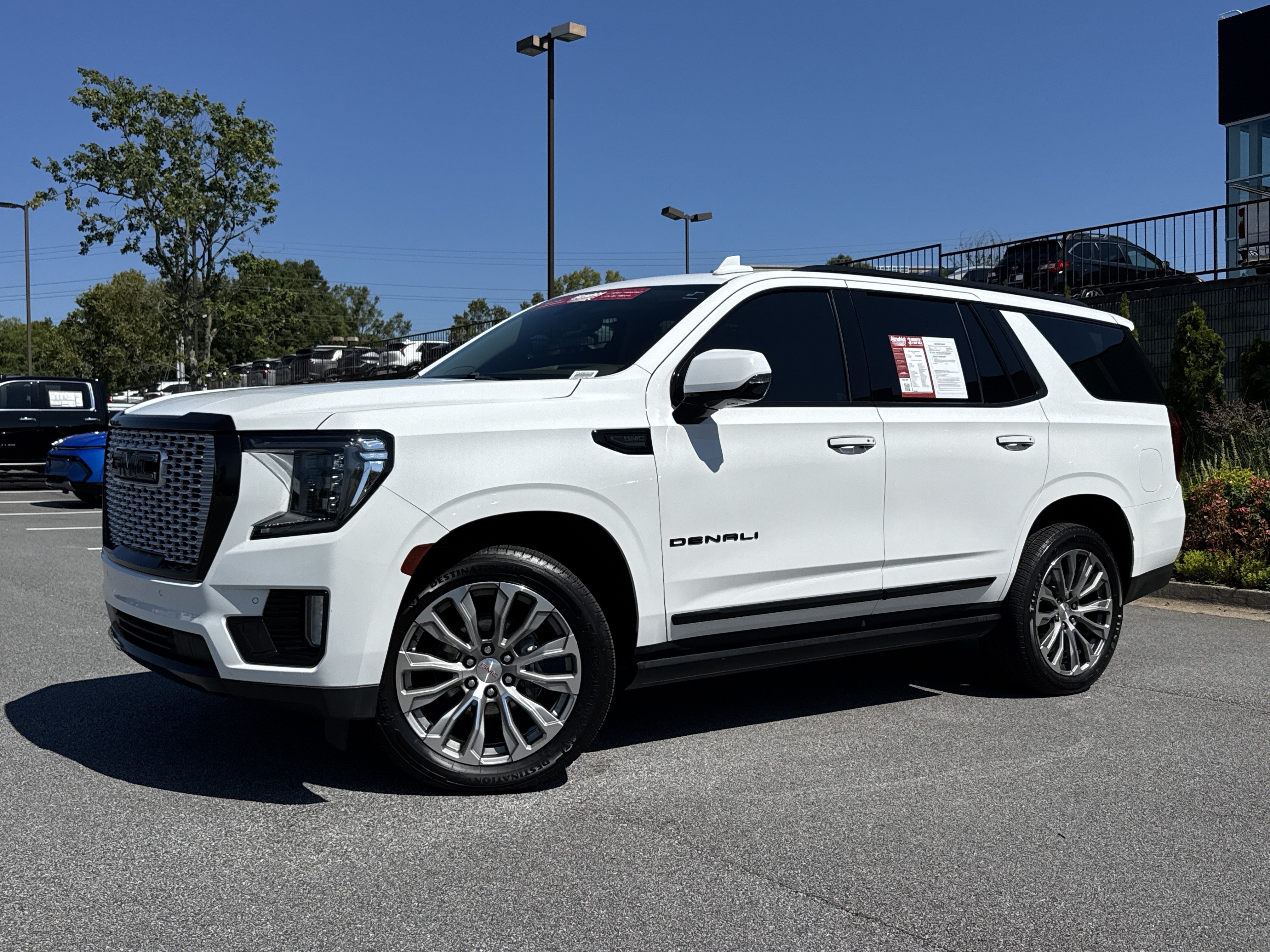 Used 2021 GMC Yukon Denali w/ Denali Premium Package AWD/4WD image 5
