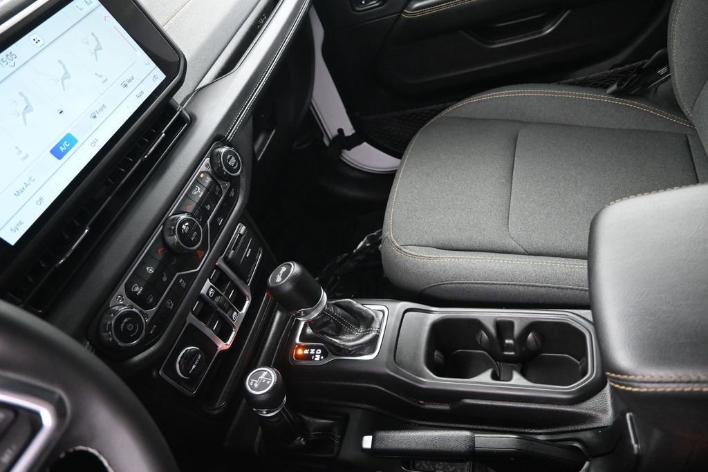 Used 2025 Jeep Wrangler Unlimited Sahara AWD/4WD image 18