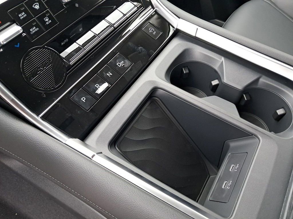 New 2025 Nissan Armada SV image 25