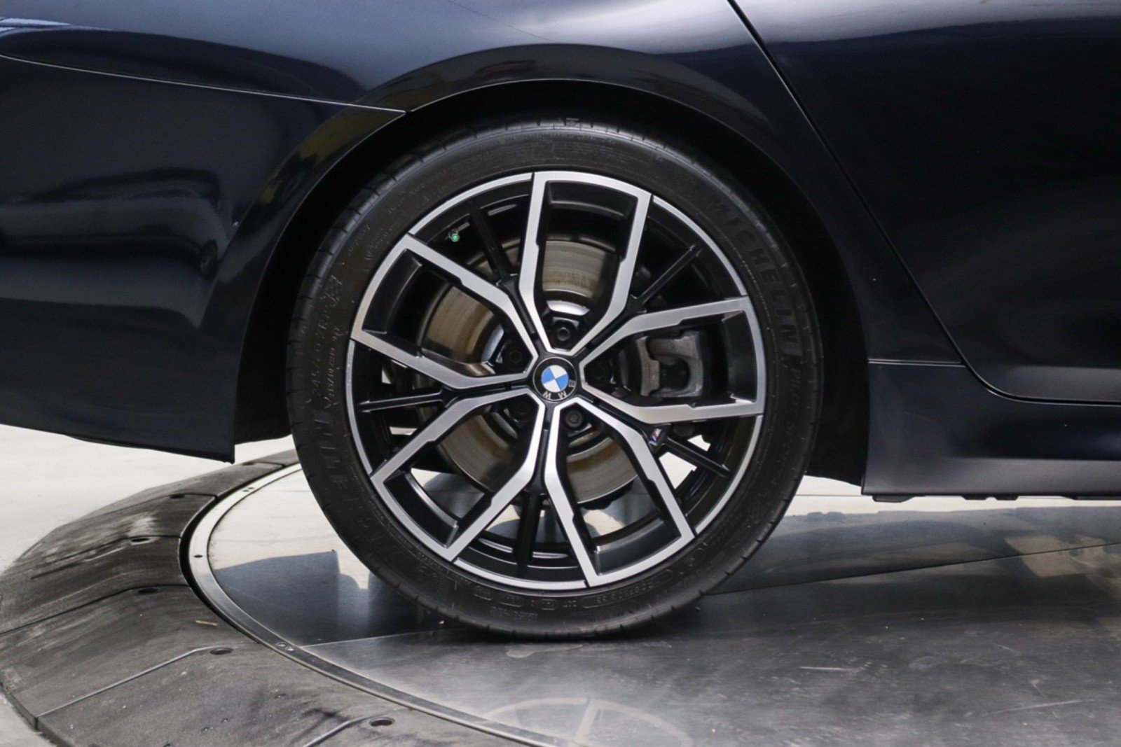 Used 2021 BMW 540i w/ Executive Package RWD image 14