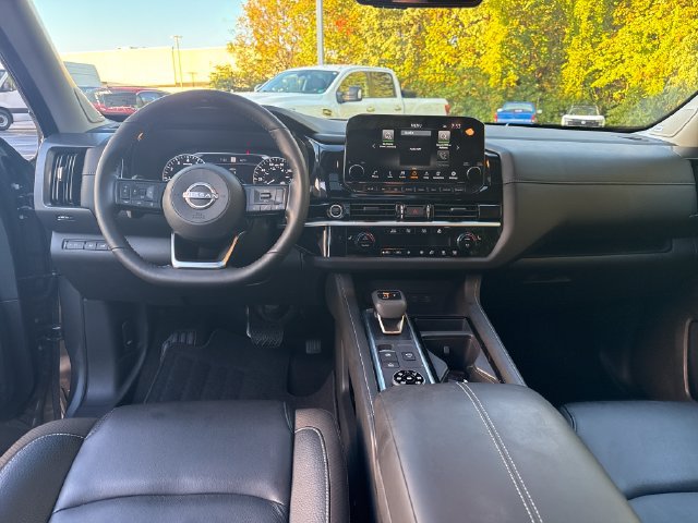 Used 2024 Nissan Pathfinder SL w/ SL Premium Package AWD/4WD image 14
