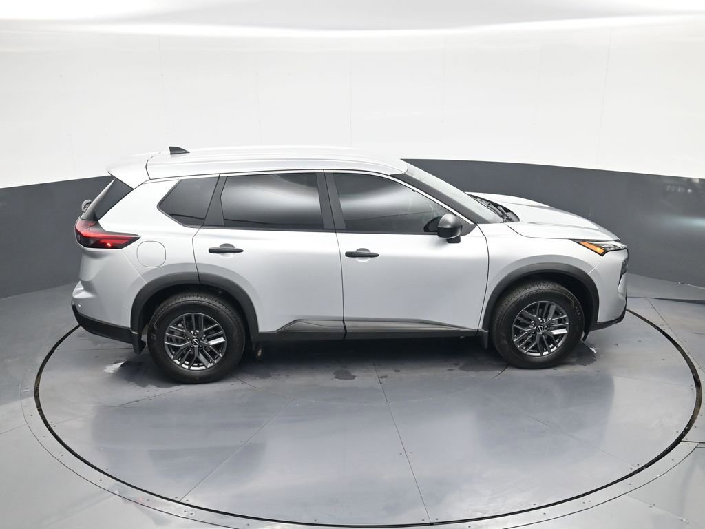 Used 2025 Nissan Rogue S FWD image 31