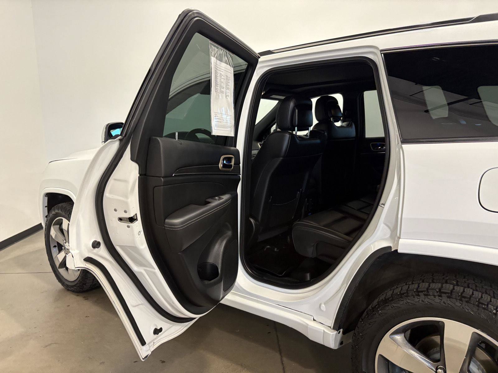 Used 2015 Jeep Grand Cherokee Overland AWD/4WD image 35