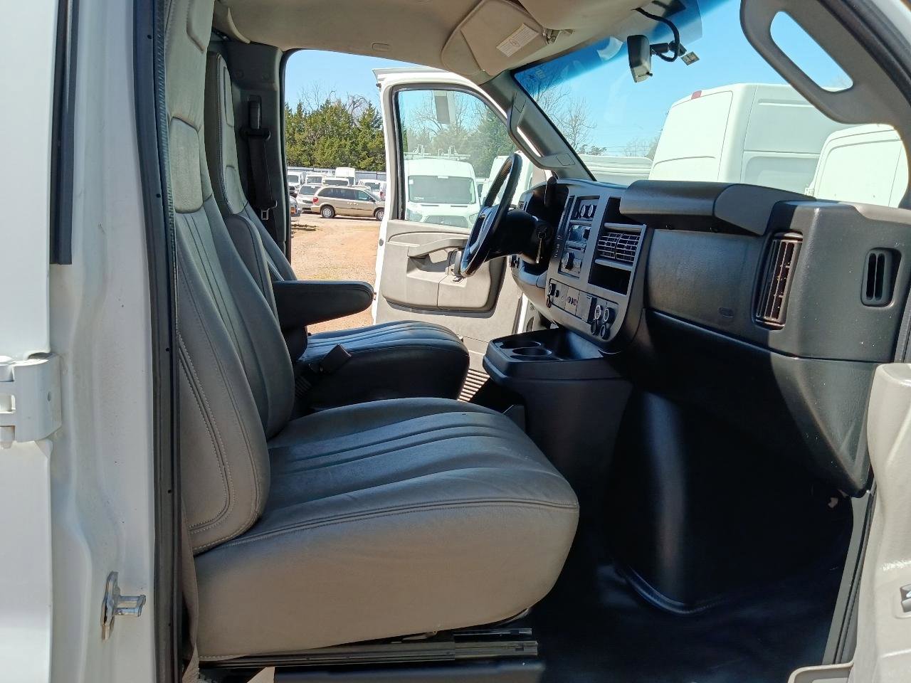 Used 2018 GMC Savana 2500 G2500 Cargo w/ Driver Convenience Package image 16